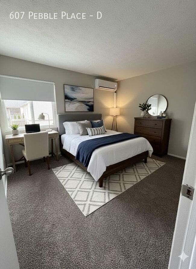 Building Photo - 607 Pebble Pl Dr