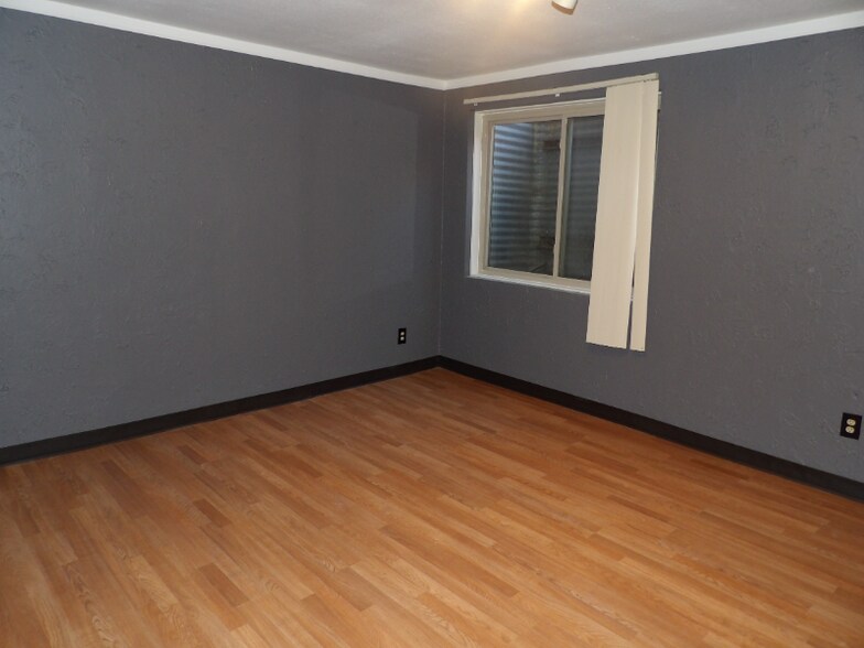 Building Photo - 226 W Rockrimmon Blvd