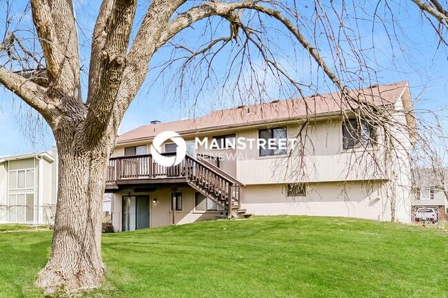 Building Photo - 611 W Sunrise Dr