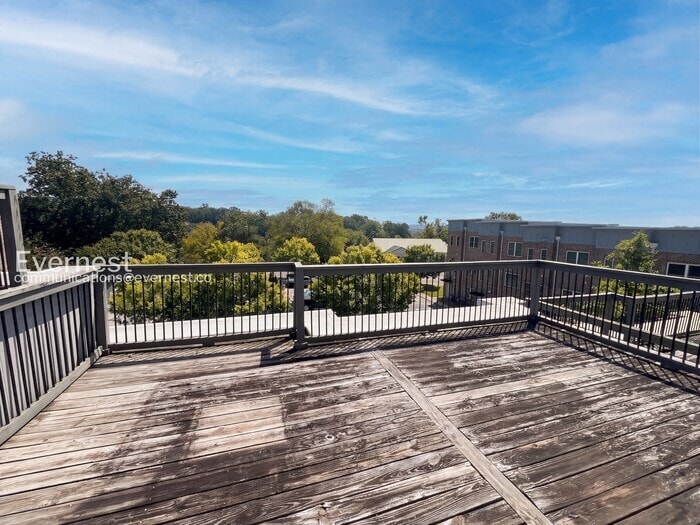 Building Photo - 221 Delmont St