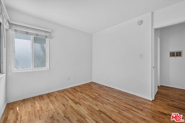 Building Photo - 13553 Moorpark St