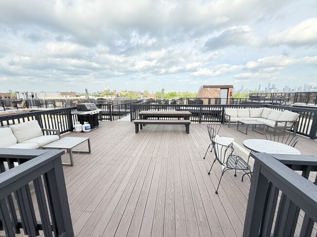 Building Photo - 2012 W St Paul Ave