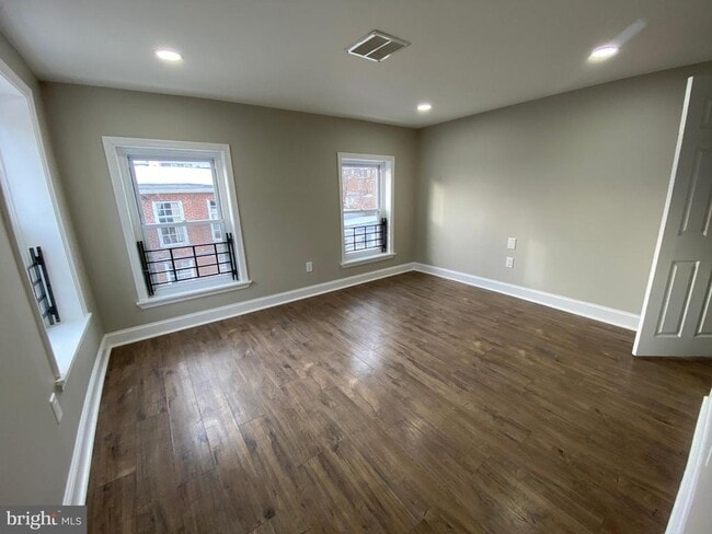 Building Photo - 220 Pearl St