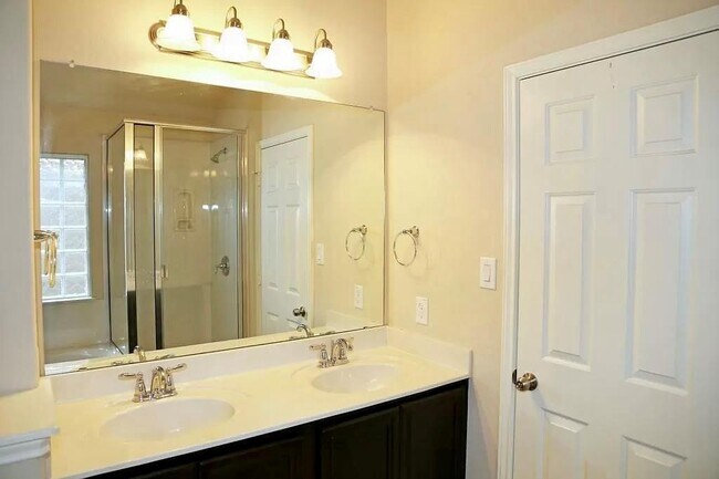 Building Photo - 8629 White Ibis Dr