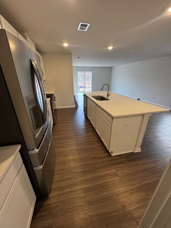 Building Photo - Beautiful 5 Bedroom Spacious Home