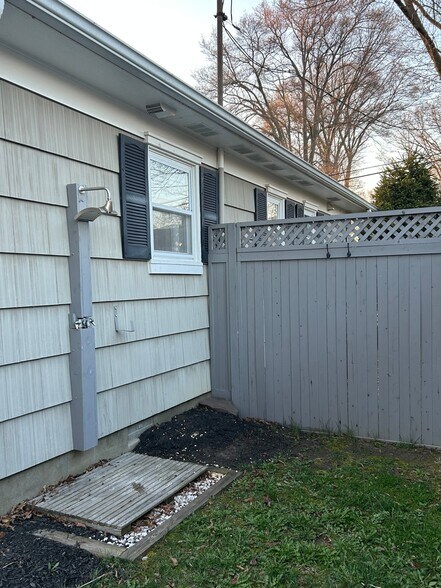 Building Photo - 46 Asbury Ave