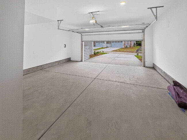 Building Photo - Brand-New 4BR/3.5BA Luxury Townhouse, Unfurnished | The Marshes at Daniel Island Park | Pool comi...