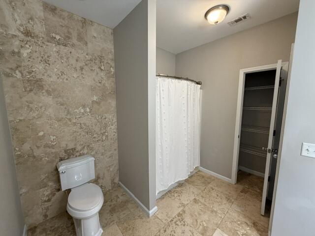 Building Photo - 2457 Lakeview Dr S