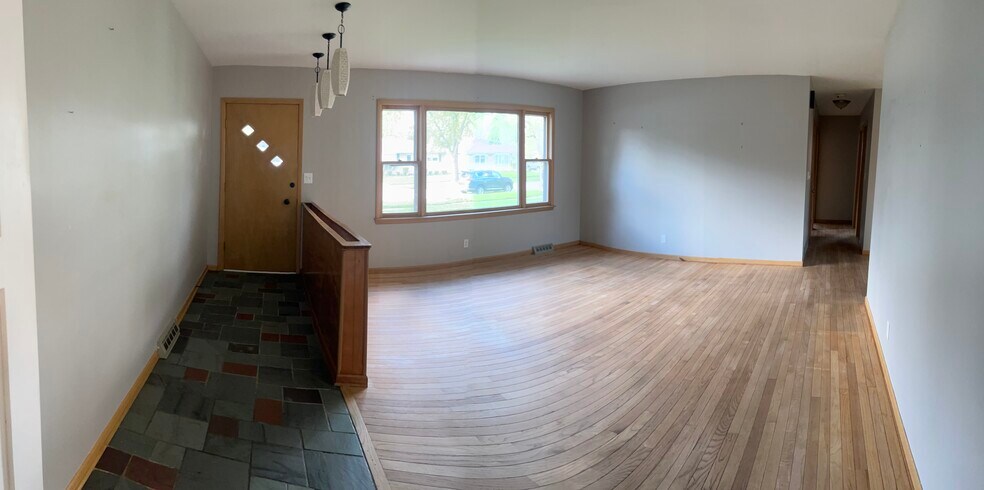 Building Photo - 2010 Richard St