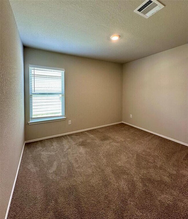 Building Photo - 335 Cumberland Forest Dr
