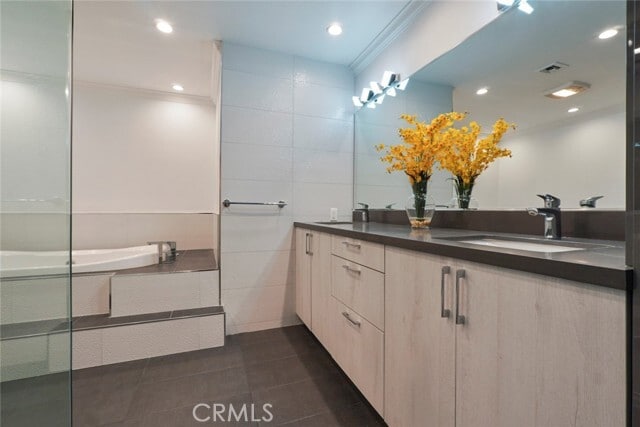 Building Photo - 3381 Oakmont View Dr