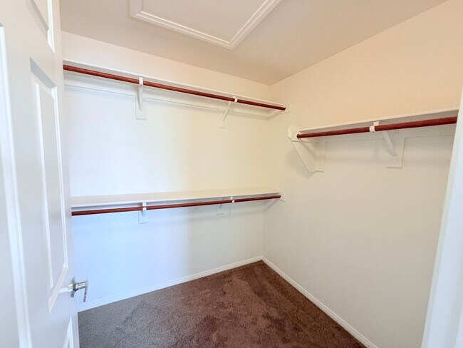 Building Photo - GREAT SUMMERLIN CONDO IN GATED COMMUNITY!!