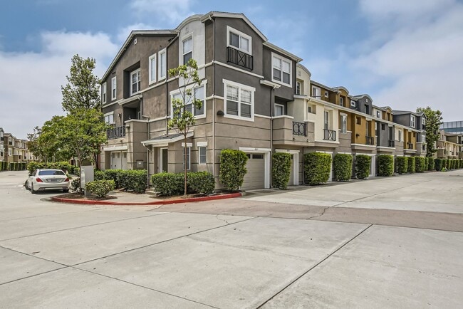 Building Photo - Stylish 3BR Townhome in Prime Central SD –...