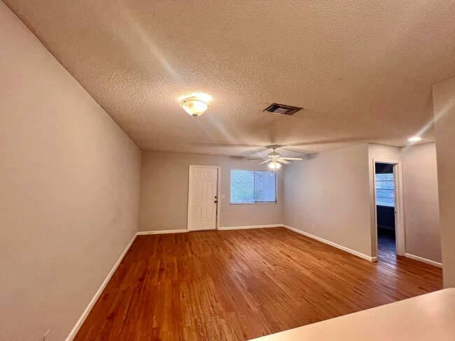 Building Photo - 5330 Elmhurst Rd