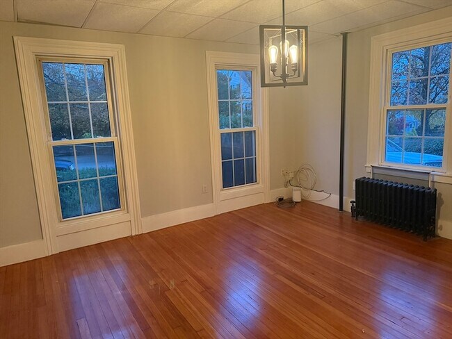 Building Photo - 10 Cushman St