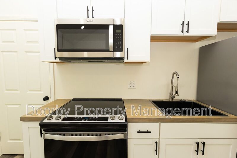 Building Photo - 5640 US-41