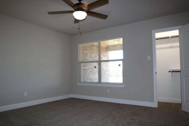 Building Photo - 1308-1312 White Sand Dr.