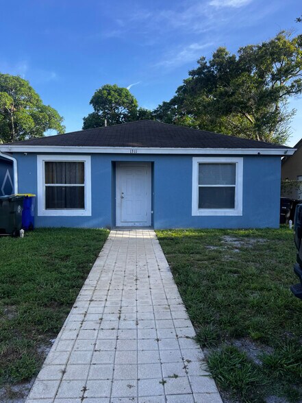 Primary Photo - 1311 Emerald Terrace