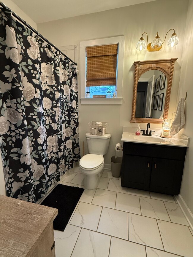 Building Photo - 711 32nd Ave N