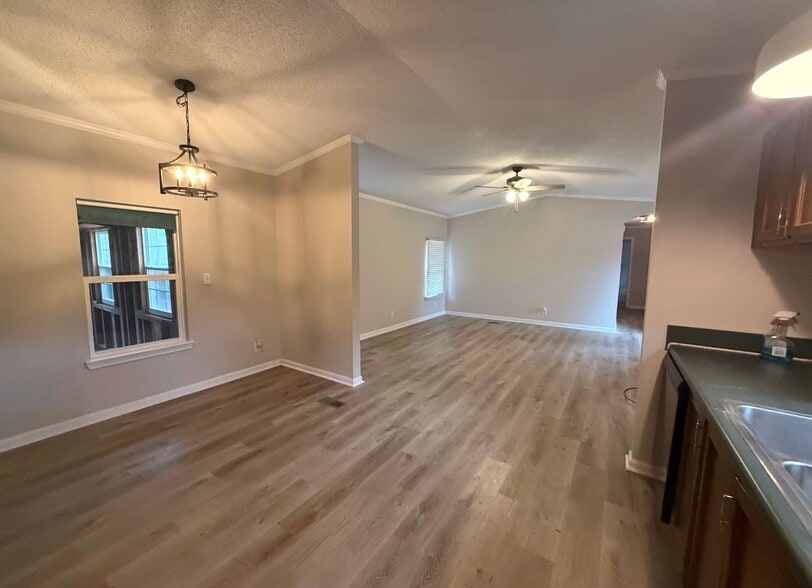 Building Photo - 3083 Lake Sue Dr