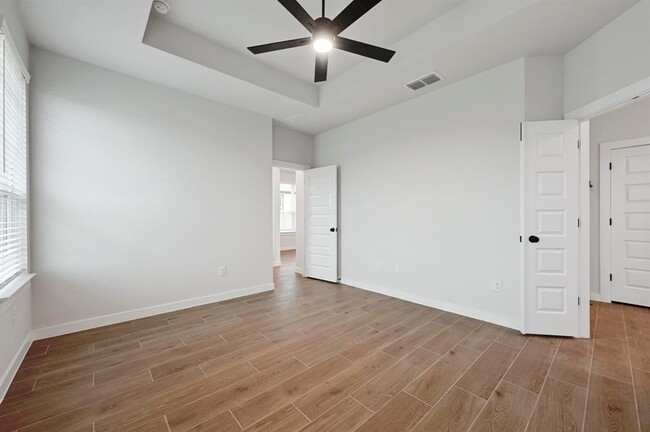 Building Photo - 201 Arches Dr