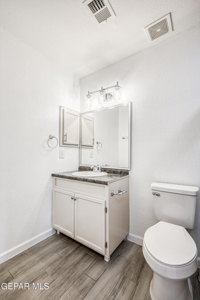 Building Photo - 5729 Saplinas Rd