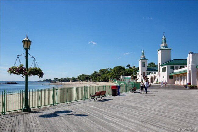 Building Photo - 357 Midland Ave