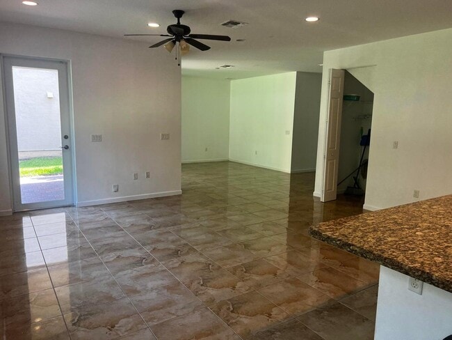 Building Photo - 9555 Phipps Ln