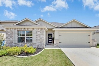 Building Photo - 2929 Greenbriar Rd