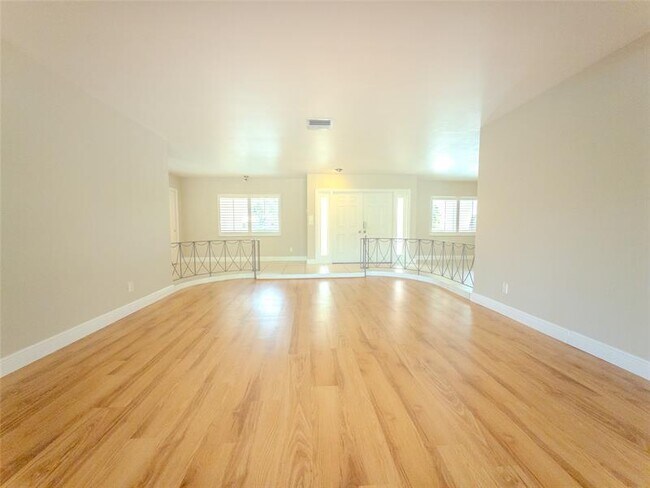 Building Photo - 560 SW 62nd Ave