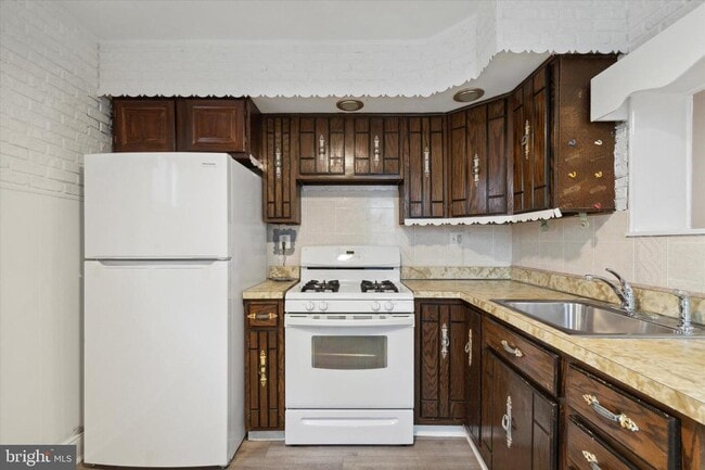 Building Photo - 1820 N Mascher St