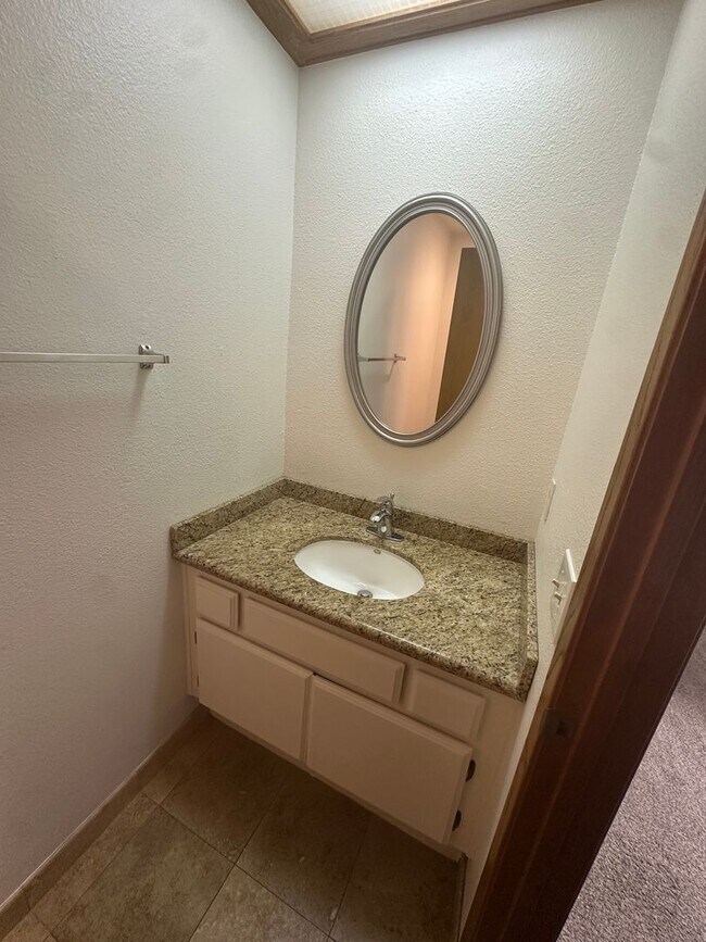 Building Photo - Beautiful 2 bed / 2.5 bath / 1,218 sqft Condo in Solana Beach - Available 01/26