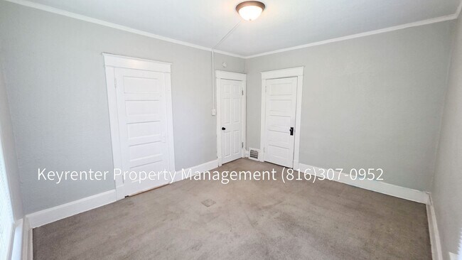 Building Photo - Welcome Home to This Bright & Inviting 4 Bed, 2 Bath