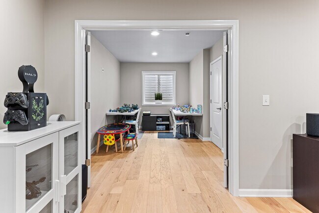 Building Photo - 1675 Addison Cir