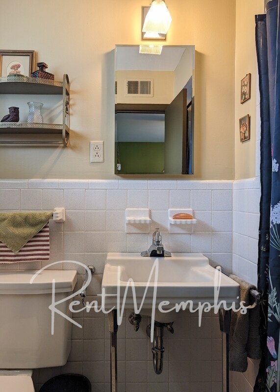 Building Photo - 1607 Forest Ave