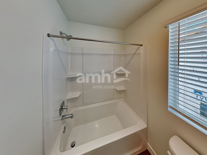 Building Photo - 1256 W Mahogany St