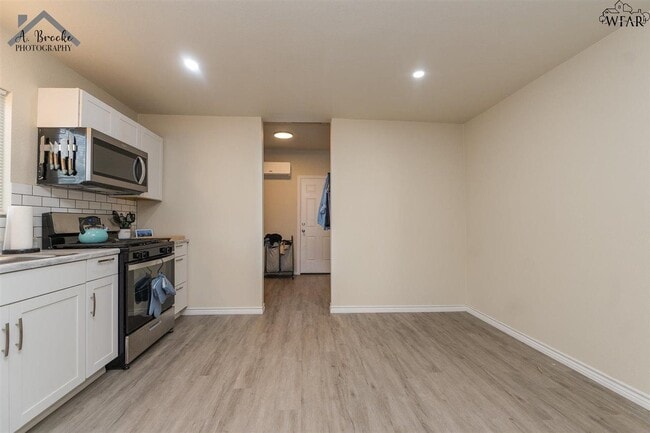 Building Photo - 514 S Archer St