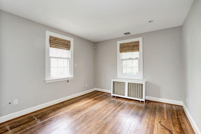 Building Photo - 4350 River Rd NW