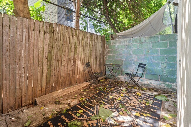 Building Photo - 3 Bedroom Rowhouse For Rent - New Bold