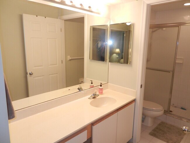 Building Photo - 301 Muirfield Ct