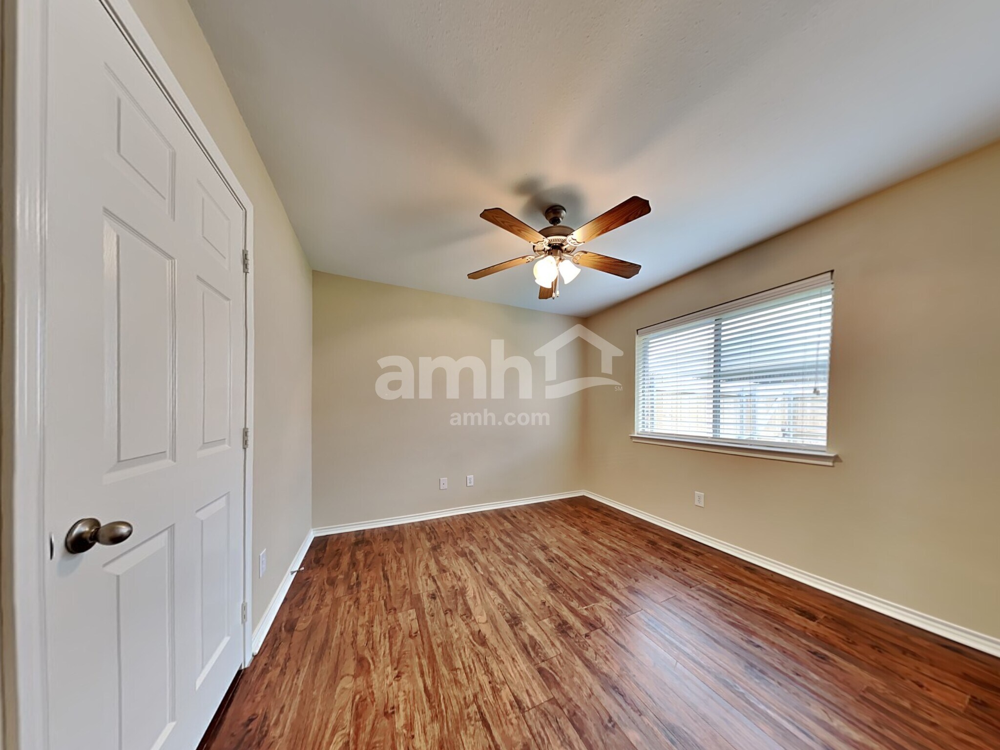 Building Photo - 1004 Lake Ridge Dr