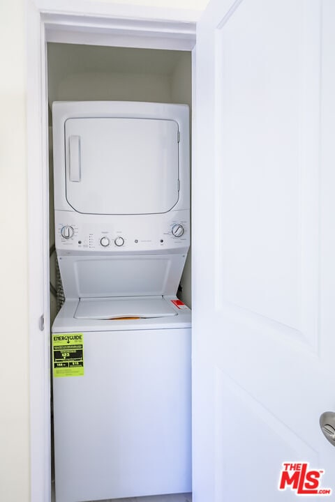 Building Photo - 825 S Detroit St