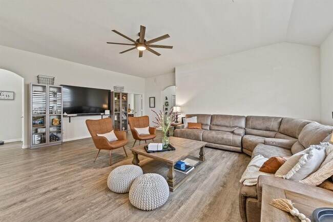 Building Photo - 13096 Laura Lake Dr