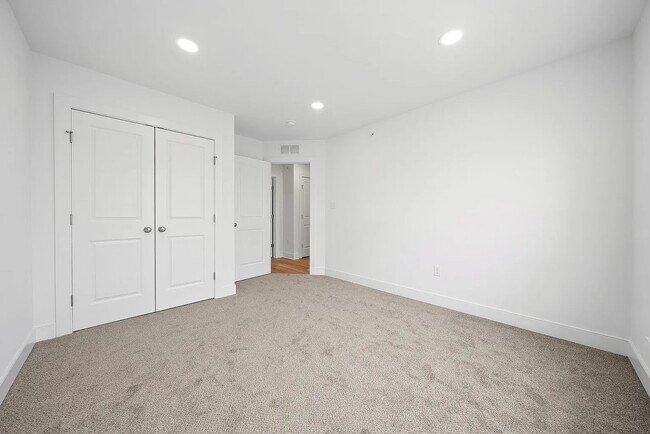 Building Photo - 3029 Howell Aly