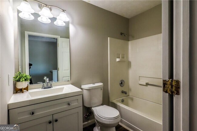 Building Photo - 5823 Strathmoor Manor Cir