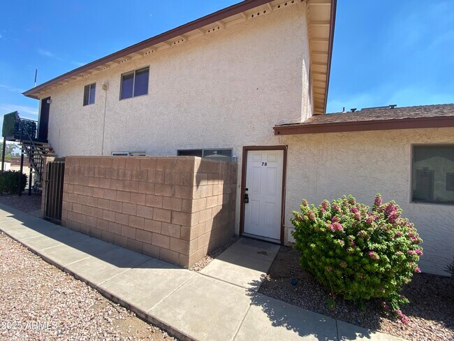 Building Photo - 860 E Brown Rd