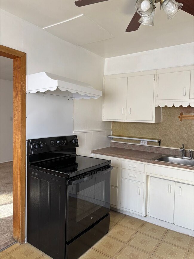 Building Photo - 414 Rutle