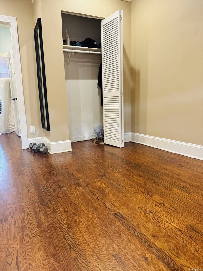 Building Photo - 84 Pine St