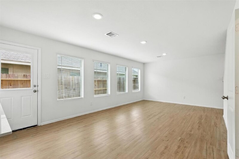 Building Photo - 1437 Las Cuevas Dr