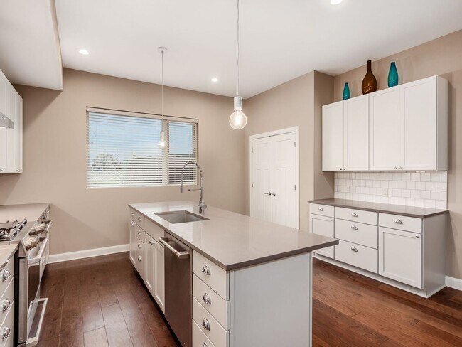 Building Photo - Luxury Living at Four X Five Condos